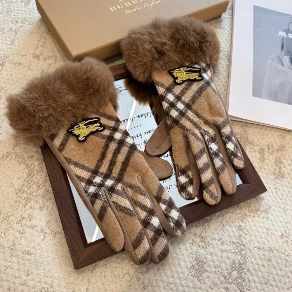 Burberry Tan Vintage Check Fur Trim Touchscreen Winter Gloves.